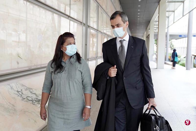 女佣帕蒂·利亚尼今早与代表律师阿尼尔为上诉现身高庭。 (图/“温情之家”提供) 女佣帕蒂·利亚尼今早与代表律师阿尼尔为上诉现身高庭。 (图/“温情之家”提供)