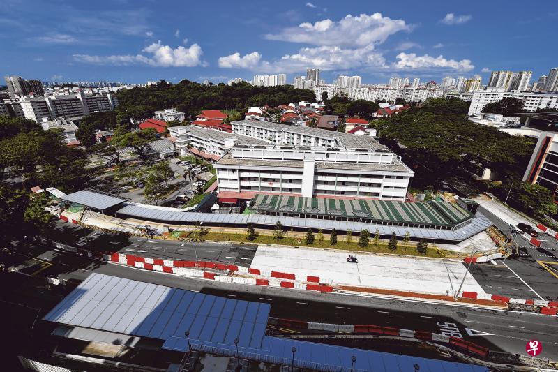 地铁汤申—东海岸线第二阶段工程明年第一季启用。图为汤东线美华站的建筑工地(绿色屋顶下),摄于今年6月底。(档案照片) 地铁汤申—东海岸线第二阶段工程明年第一季启用。图为汤东线美华站的建筑工地(绿色屋顶下),摄于今年6月底。(档案照片)