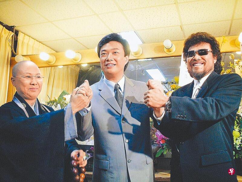 恒述法师(左起)、费玉清、张菲的家务事如今全摊在阳光下。(网络) 恒述法师(左起)、费玉清、张菲的家务事如今全摊在阳光下。(网络)