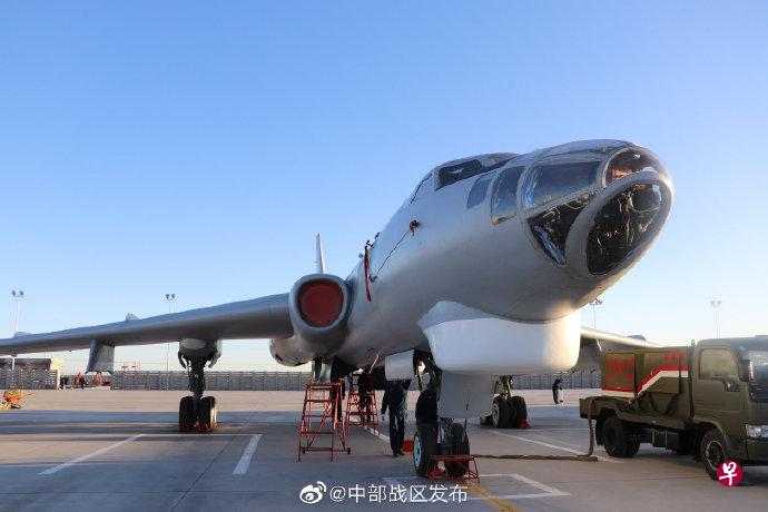 中国中部战区公开轰-6战机参加高原驻训时的照片。(中国中部战区官博) 中国中部战区公开轰-6战机参加高原驻训时的照片。(中国中部战区官博)