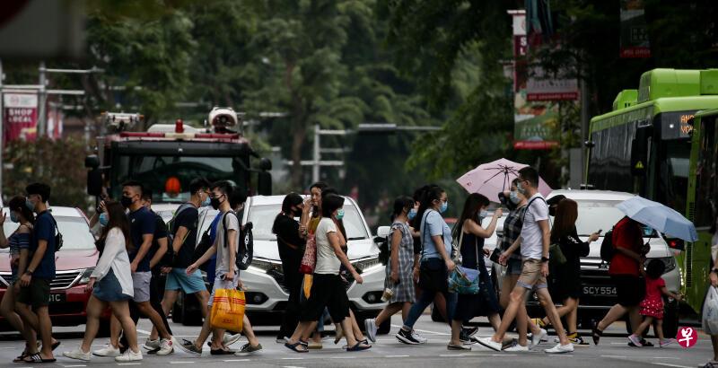 冠病疫情导致全球经济充满不确定性,将近一半(48%)新加坡人因为担心饭碗不保或是陷入财务困境,打算减少旅游方面的花费。(陈渊庄摄) 冠病疫情导致全球经济充满不确定性,将近一半(48%)新加坡人因为担心饭碗不保或是陷入财务困境,打算减少旅游方面的花费。(陈渊庄摄)