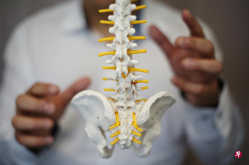 脊柱关节炎指的是发生在脊柱关节之间,或脊柱与骨盆之间的关节的炎症。(档案照) 脊柱关节炎指的是发生在脊柱关节之间,或脊柱与骨盆之间的关节的炎症。(档案照)