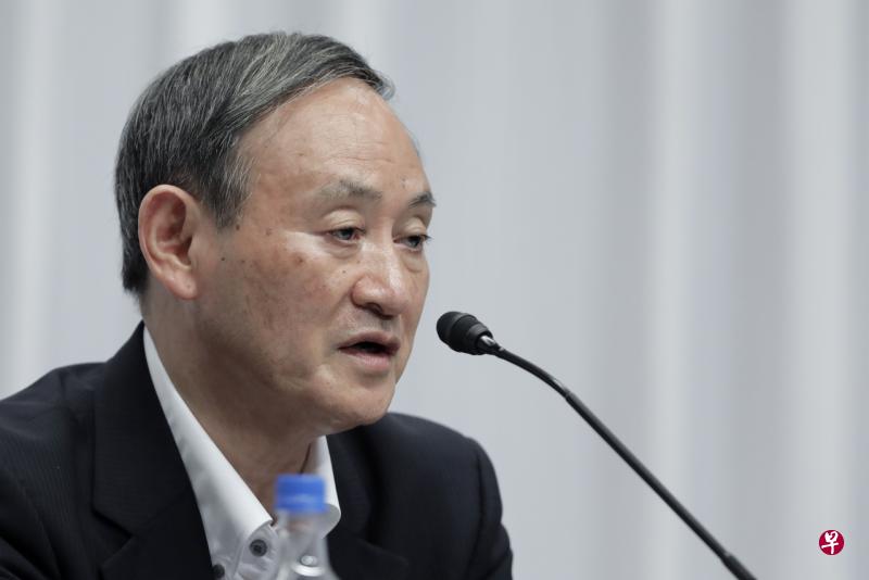 菅义伟告诉日本人:“为了未来,会要求调高消费税。”(彭博社) 菅义伟告诉日本人:“为了未来,会要求调高消费税。”(彭博社)