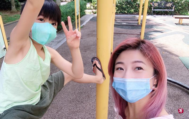 黄湘怡带儿子Ashton到游乐场玩耍。(受访者提供) 黄湘怡带儿子Ashton到游乐场玩耍。(受访者提供)