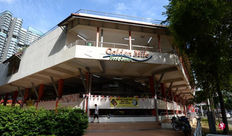 黄金小贩中心于1975年建成, 坐落市区边缘,里面有112摊小贩。(潘丰源摄) 黄金小贩中心于1975年建成, 坐落市区边缘,里面有112摊小贩。(潘丰源摄)