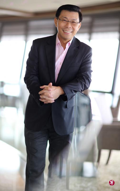 通商中国主席李奕贤说,新加坡仍可成为扮演连接全球的“兼容器”枢纽角色,甚至以电脑行业概念来形容的话,新加坡可从连接点对点通讯功能的“路由器”,发展成为一个能梳理和解决不同问题的“智能数据中心”。(龙国雄摄) 通商中国主席李奕贤说,新加坡仍可成为扮演连接全球的“兼容器”枢纽角色,甚至以电脑行业概念来形容的话,新加坡可从连接点对点通讯功能的“路由器”,发展成为一个能梳理和解决不同问题的“智能数据中心”。(龙国雄摄)