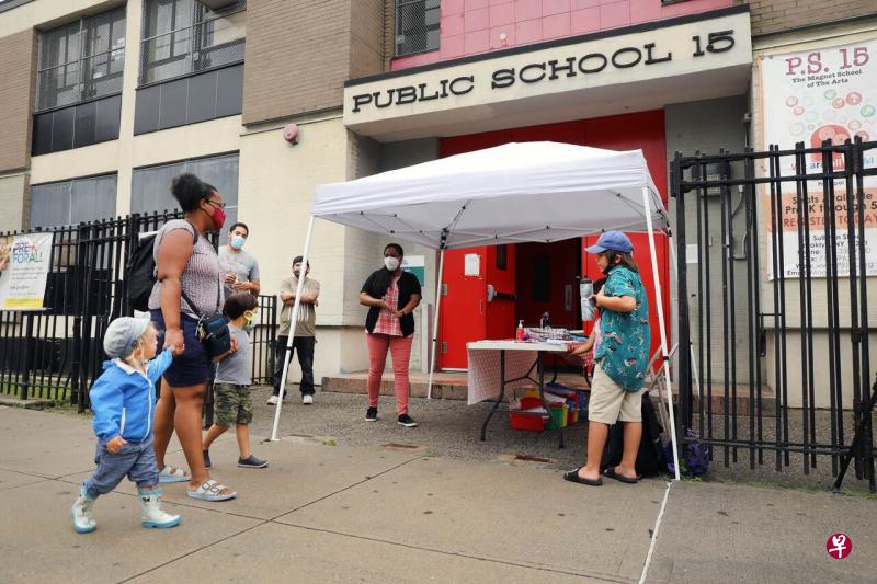 美国8月27日至9月10日的两周内,美国儿童确诊病例从4万76439起增至5万49432起,增长了近7.3万起,增幅为15%。(法新社) 美国8月27日至9月10日的两周内,美国儿童确诊病例从4万76439起增至5万49432起,增长了近7.3万起,增幅为15%。(法新社)