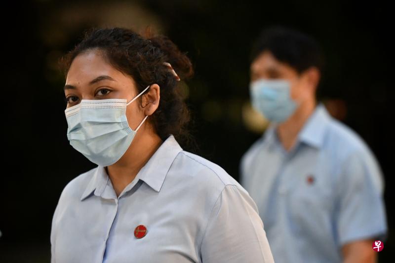 警方表示已完成调查,并与总检察署商讨之后,决定给予辣玉莎(左一)严厉警告。(海峡时报档案照片) 警方表示已完成调查,并与总检察署商讨之后,决定给予辣玉莎(左一)严厉警告。(海峡时报档案照片)