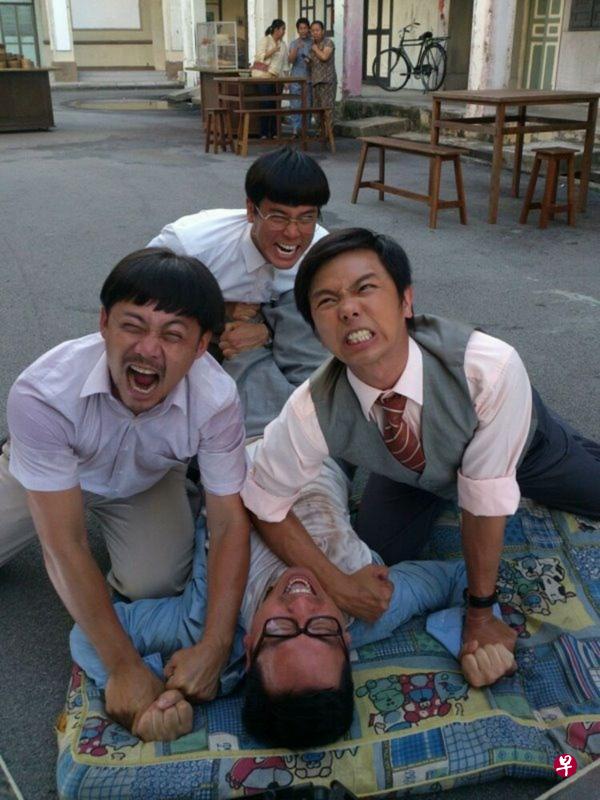 黄鸿升(前排右)当年来新拍摄《花样人间》,与本地演员结缘。(档案照) 黄鸿升(前排右)当年来新拍摄《花样人间》,与本地演员结缘。(档案照)
