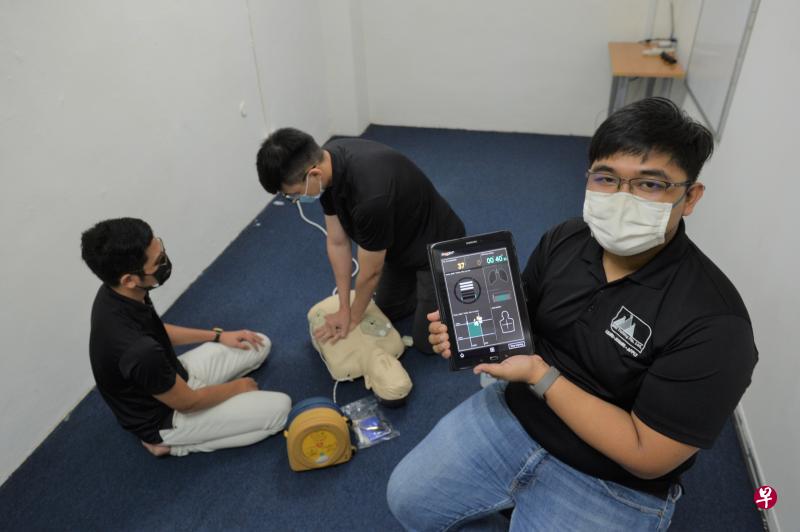 MHI TrainingMaster副董事经理默哈末·哈菲祖丁:公司去年求助于新加坡马来商会的中小企业中心,将行政流程自动化,引入企业资源计划(ERP)系统。至今,他还同该中小企业的同一名顾问保持联系。(潘丰源摄) MHI TrainingMaster副董事经理默哈末·哈菲祖丁:公司去年求助于新加坡马来商会的中小企业中心,将行政流程自动化,引入企业资源计划(ERP)系统。至今,他还同该中小企业的同一名顾问保持联系。(潘丰源摄)