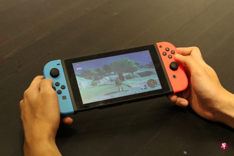 任天堂Switch游戏主机的出色表示在一定程度上要归功于《动物之森》,这款游戏成为了疫情期间众人必选的再现论坛。(档案照) 任天堂Switch游戏主机的出色表示在一定程度上要归功于《动物之森》,这款游戏成为了疫情期间众人必选的再现论坛。(档案照)