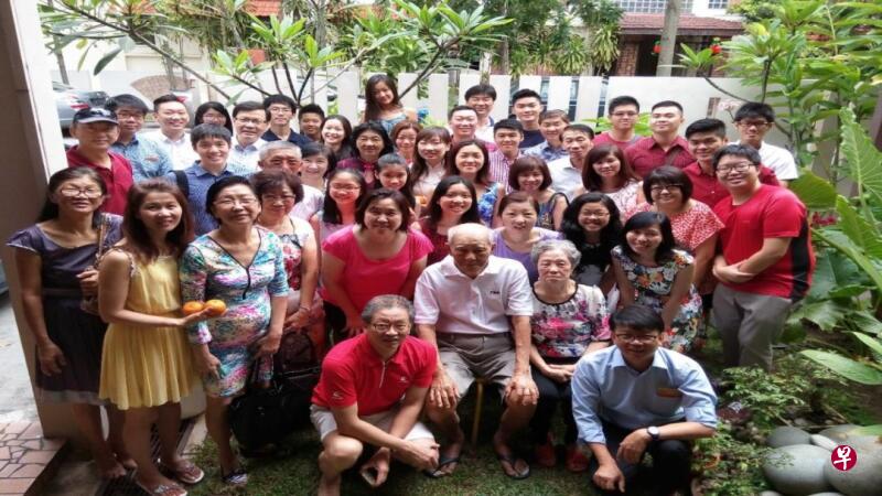 卓家过年时,几户人家齐聚一堂。(受访者提供) 卓家过年时,几户人家齐聚一堂。(受访者提供)