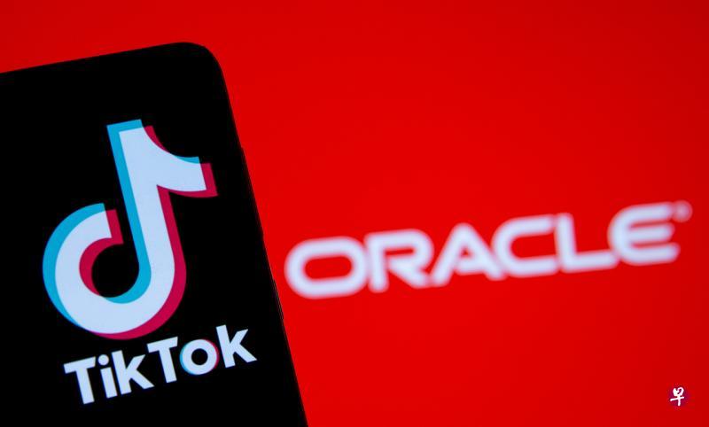 美国总统特朗普告诉记者,他批准商业软件开发商甲骨文(Oracle)与TikTok的交易。(路透社) 美国总统特朗普告诉记者,他批准商业软件开发商甲骨文(Oracle)与TikTok的交易。(路透社)
