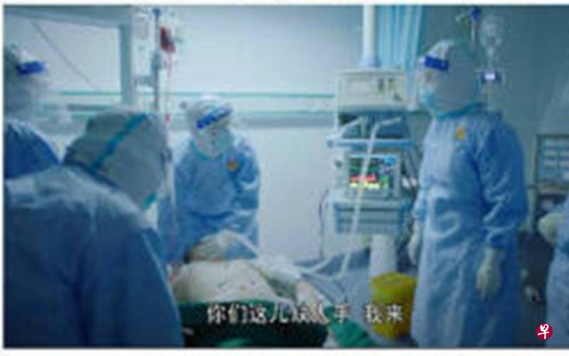 《最美逆行者》中,有女医护(上图)想加入救援,却被说在旁边配合就好。(互联网) 《最美逆行者》中,有女医护(上图)想加入救援,却被说在旁边配合就好。(互联网)