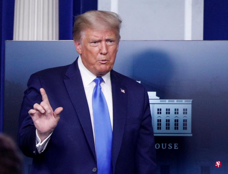 美国总统特朗普说,他可能会或可能不会批准美国食品药品监督管理局(FDA)对冠病疫苗紧急授权的新的及更严格的标准。(路透社)
美国总统特朗普说,他可能会或可能不会批准美国食品药品监督管理局(FDA)对冠病疫苗紧急授权的新的及更严格的标准。(路透社)