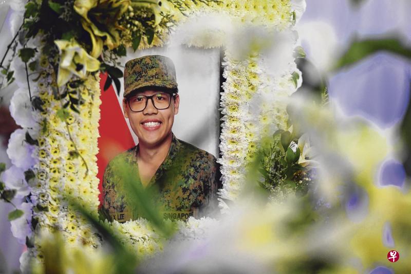 19岁全职国民服役人员李函轩在2018年参加快步行军训练后严重中暑,器官败坏后不治。军事法庭已对事件完成审理,并对涉案武装部队人员给予处分。(档案照片) 19岁全职国民服役人员李函轩在2018年参加快步行军训练后严重中暑,器官败坏后不治。军事法庭已对事件完成审理,并对涉案武装部队人员给予处分。(档案照片)