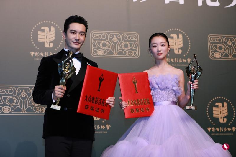 黄晓明和周冬雨封帝称后。(互联网) 黄晓明和周冬雨封帝称后。(互联网)