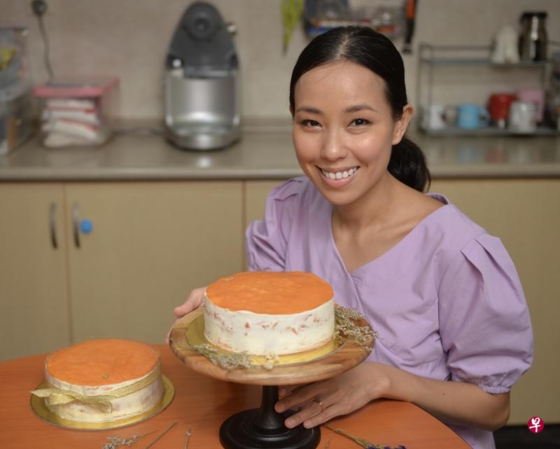 吉蒂表示,坚持每天新鲜制作蛋糕,使用的乳制品也每天购买。(潘丰源摄) 吉蒂表示,坚持每天新鲜制作蛋糕,使用的乳制品也每天购买。(潘丰源摄)
