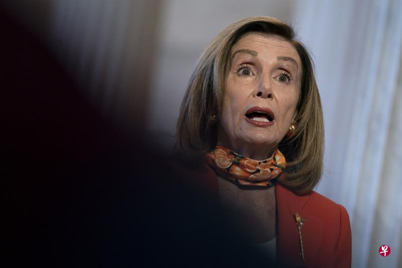 美国众议院议长佩洛西在一份声明中表示,两人将继续就协议进行讨论,以试图达成两党均能通过的第五轮救济方案。(彭博社) 美国众议院议长佩洛西在一份声明中表示,两人将继续就协议进行讨论,以试图达成两党均能通过的第五轮救济方案。(彭博社)
