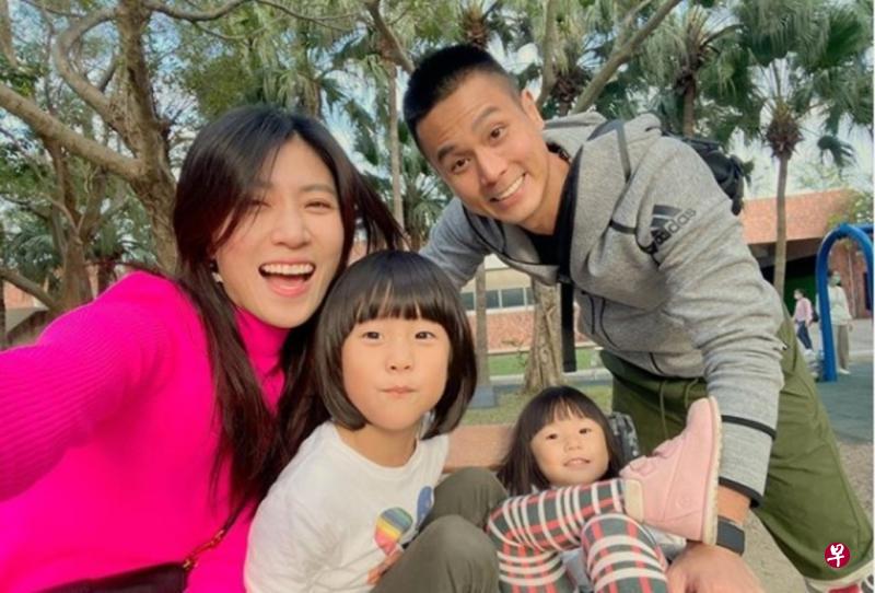 陈邦鋆(右一)一家人搬到台北生活。(取自IG) 陈邦鋆(右一)一家人搬到台北生活。(取自IG)