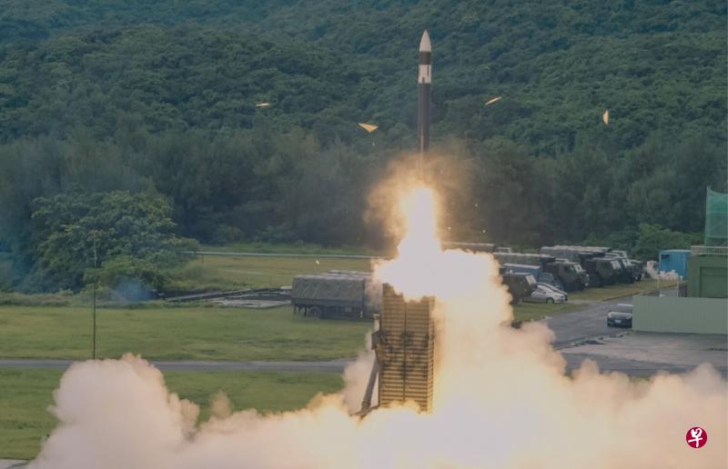 今年7月15日台湾军方在“汉光”军事演习中发射“天弓三型”地对空导弹。(台湾国防部) 今年7月15日台湾军方在“汉光”军事演习中发射“天弓三型”地对空导弹。(台湾国防部)