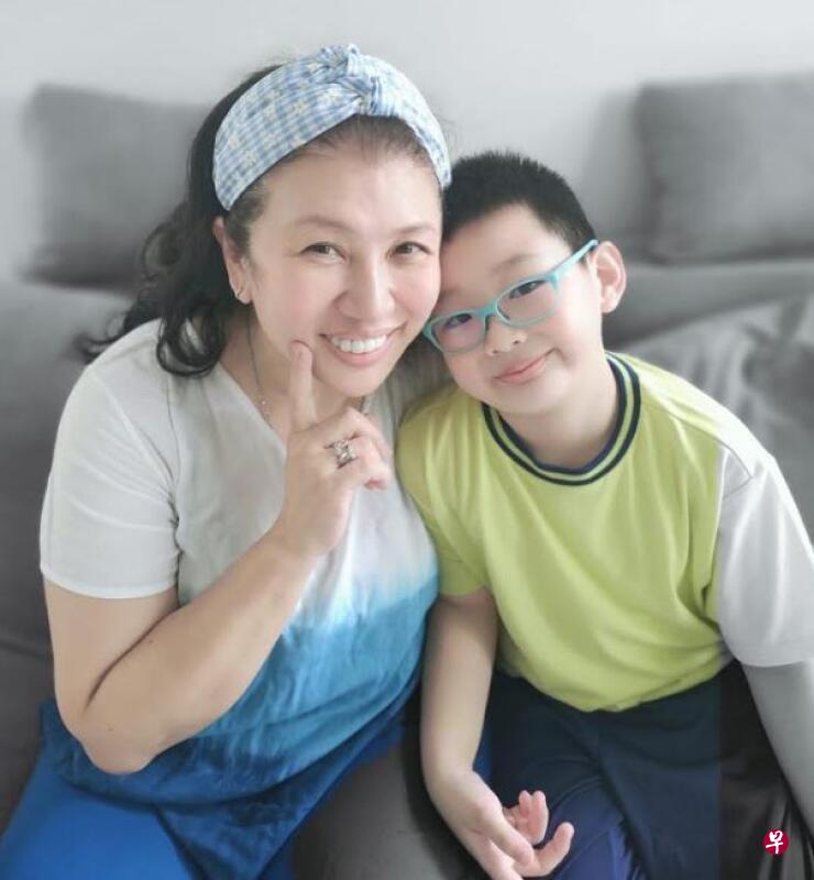 刘玲玲与爱儿祥祥。(受访者提供) 刘玲玲与爱儿祥祥。(受访者提供)