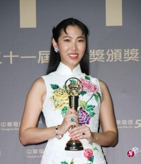 王若琳夺得 金曲奖“ 最 佳华语专辑 奖。