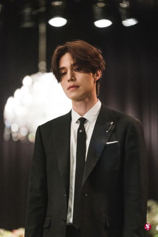 李栋旭饰演九尾狐李砚。(网络) 李栋旭饰演九尾狐李砚。(网络)