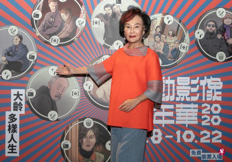 73岁的胡锦依旧活力十足,70 岁还拿到EMBA学位。 73岁的胡锦依旧活力十足,70 岁还拿到EMBA学位。