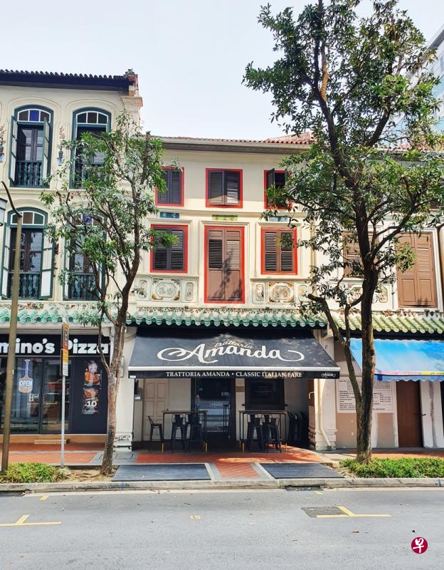 史坦利街14号保留店屋近期推出市场求售,属永久地契,总楼面面积3295平方英尺,尺价约3490元。(莱坊提供) 史坦利街14号保留店屋近期推出市场求售,属永久地契,总楼面面积3295平方英尺,尺价约3490元。(莱坊提供)
