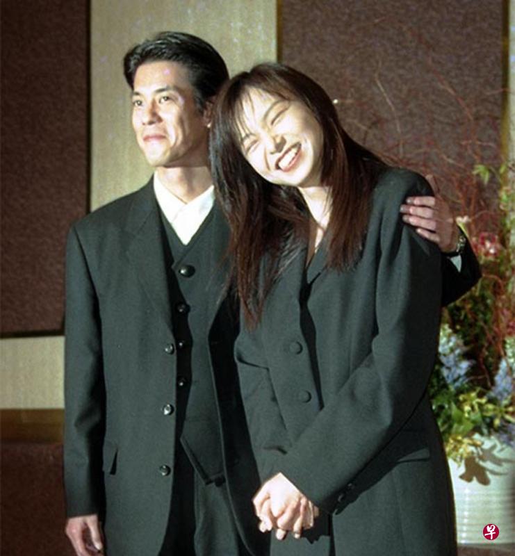 唐泽寿明沉迷电玩,老婆山口智子气到扔了主机。(互联网) 唐泽寿明沉迷电玩,老婆山口智子气到扔了主机。(互联网)