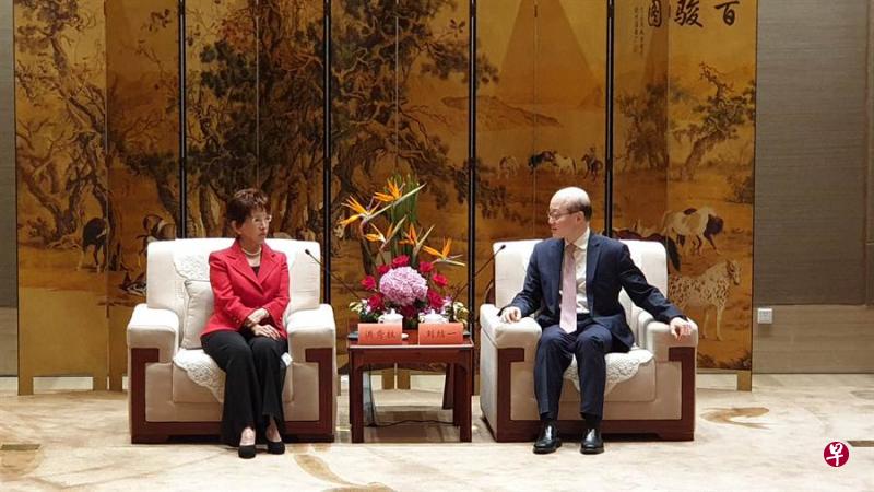 国台办主任刘结一(右)今天会见了中国国民党前主席洪秀柱(左)。(中时新闻网) 国台办主任刘结一(右)今天会见了中国国民党前主席洪秀柱(左)。(中时新闻网)