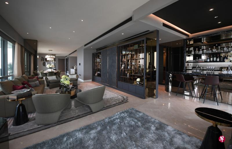 戴森公司创始人詹姆斯·戴森(James Dyson)去年6月豪掷7380万元买下华利世家(Wallich Residence)的超级顶层豪宅后,日前已以6200万元的价格将豪宅卖出。(海峡时报档案照) 戴森公司创始人詹姆斯·戴森(James Dyson)去年6月豪掷7380万元买下华利世家(Wallich Residence)的超级顶层豪宅后,日前已以6200万元的价格将豪宅卖出。(海峡时报档案照)