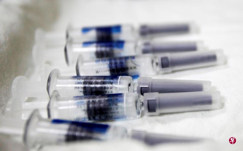 韩国今日又暴发第四和第五起接种流感疫苗死亡的案例,他们分别是来自济州岛的60多岁男性和大邱市一名70多岁男性。(路透社) 韩国今日又暴发第四和第五起接种流感疫苗死亡的案例,他们分别是来自济州岛的60多岁男性和大邱市一名70多岁男性。(路透社)