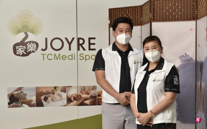 家乐养生美容中心的总裁马润富(左)与创办人杨蓉。(伍书永摄) 家乐养生美容中心的总裁马润富(左)与创办人杨蓉。(伍书永摄)