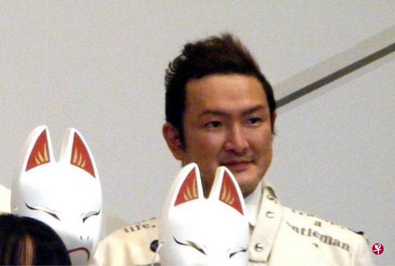 有媒体报道,中村狮童原本打算接回儿子抚养,但最后决定尊重中林大树,让对方继续抚养。(互联网) 有媒体报道,中村狮童原本打算接回儿子抚养,但最后决定尊重中林大树,让对方继续抚养。(互联网)