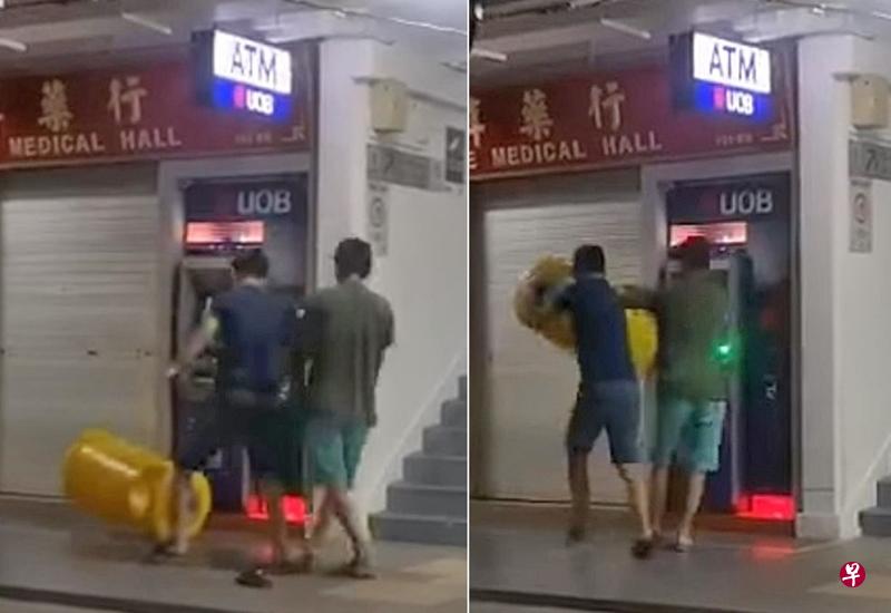莽汉拿垃圾桶砸提款机(左图),被人阻止;莽汉举起垃圾桶准备砸向提款机。(视频截图) 莽汉拿垃圾桶砸提款机(左图),被人阻止;莽汉举起垃圾桶准备砸向提款机。(视频截图)
