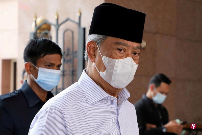 马来西亚首相慕尤丁将于今天下午5时,觐见国家元首苏丹阿都拉,提呈今早召开的内阁特别会议的建议——颁布紧急状态,以应对冠病疫情及政治动荡。(路透社) 马来西亚首相慕尤丁将于今天下午5时,觐见国家元首苏丹阿都拉,提呈今早召开的内阁特别会议的建议——颁布紧急状态,以应对冠病疫情及政治动荡。(路透社)