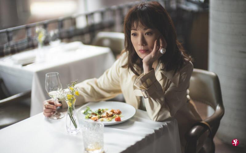 张可颐在《暖男爸爸》饰演保险从业员。(Viu提供) 张可颐在《暖男爸爸》饰演保险从业员。(Viu提供)