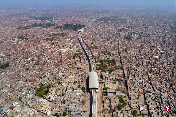 由中国建造、运营的巴基斯坦拉合尔市轨道交通橙线25日开通。(互联网) 由中国建造、运营的巴基斯坦拉合尔市轨道交通橙线25日开通。(互联网)