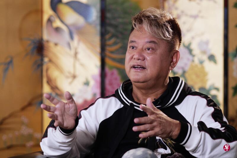 因高调撑香港警察,香港艺人陈百祥早前被多次反修例抗争者“起底”和言语攻击。(新华社) 因高调撑香港警察,香港艺人陈百祥早前被多次反修例抗争者“起底”和言语攻击。(新华社)