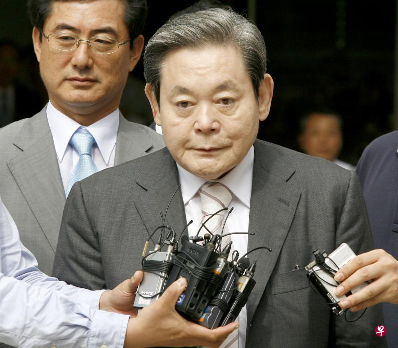 已故三星集团会长、韩国首富李健熙的出殡仪式将于28日上午举行。(法新社) 已故三星集团会长、韩国首富李健熙的出殡仪式将于28日上午举行。(法新社)