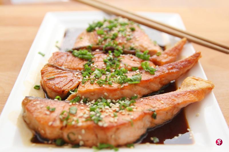 作者认为,吃鱼,尤其是吃鱼头,还是专心地吃好。(图/pixabay) 作者认为,吃鱼,尤其是吃鱼头,还是专心地吃好。(图/pixabay)