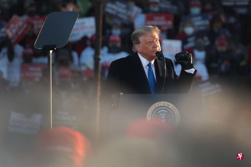 作者认为,特朗普执政四年留下许多败笔,成为拜登攻击特朗普的强项。(法新社) 作者认为,特朗普执政四年留下许多败笔,成为拜登攻击特朗普的强项。(法新社)