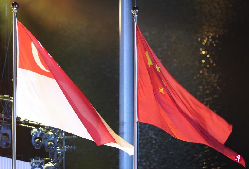 今年，我们庆祝新加坡和中国建交30周年。（档案照）