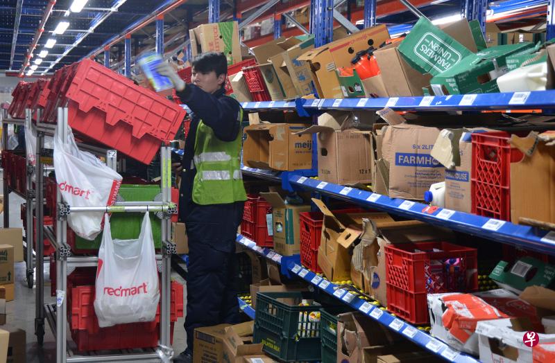 Lazada旗下网上超市RedMart的约110万个用户账号资料遭盗取。(海峡时报档案照) Lazada旗下网上超市RedMart的约110万个用户账号资料遭盗取。(海峡时报档案照)