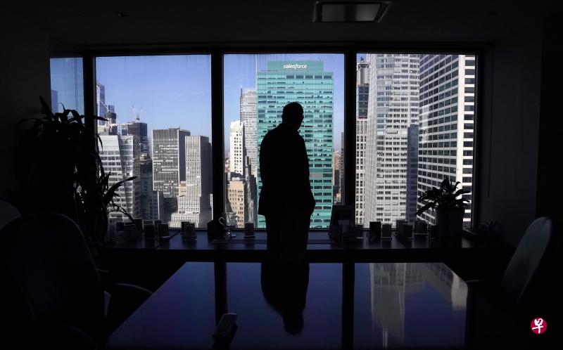 作者认为,其实,QE对资本市场的影响比实体经济还深,并不令人意外,但背后的隐藏风险,却可能改变央行往后的运作方式。(法新社) 作者认为,其实,QE对资本市场的影响比实体经济还深,并不令人意外,但背后的隐藏风险,却可能改变央行往后的运作方式。(法新社)