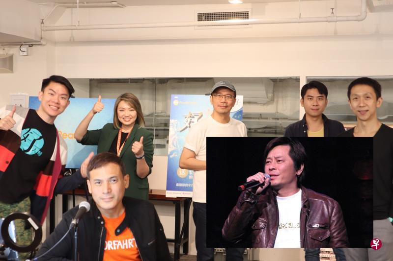 “好歌发烧榜2020”最后一期榜单由96.3好FM“早安好人帮”DJ菁云(后排左二起)、杰奇和德明(右一),连同报榜嘉宾巫奇(前排坐着)共同揭晓。小图为“辉煌九零-男歌手”冠军王杰。 “好歌发烧榜2020”最后一期榜单由96.3好FM“早安好人帮”DJ菁云(后排左二起)、杰奇和德明(右一),连同报榜嘉宾巫奇(前排坐着)共同揭晓。小图为“辉煌九零-男歌手”冠军王杰。