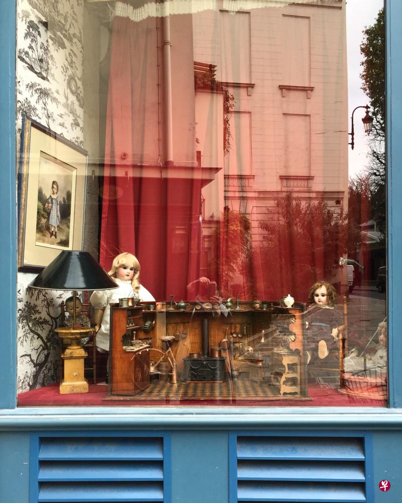 如果说眼睛是灵魂之窗,那么,橱窗就是店铺的眼睛了。还有哪一个城市的店铺有比巴黎的店铺更美丽的眼睛呢?(作者提供) 如果说眼睛是灵魂之窗,那么,橱窗就是店铺的眼睛了。还有哪一个城市的店铺有比巴黎的店铺更美丽的眼睛呢?(作者提供)