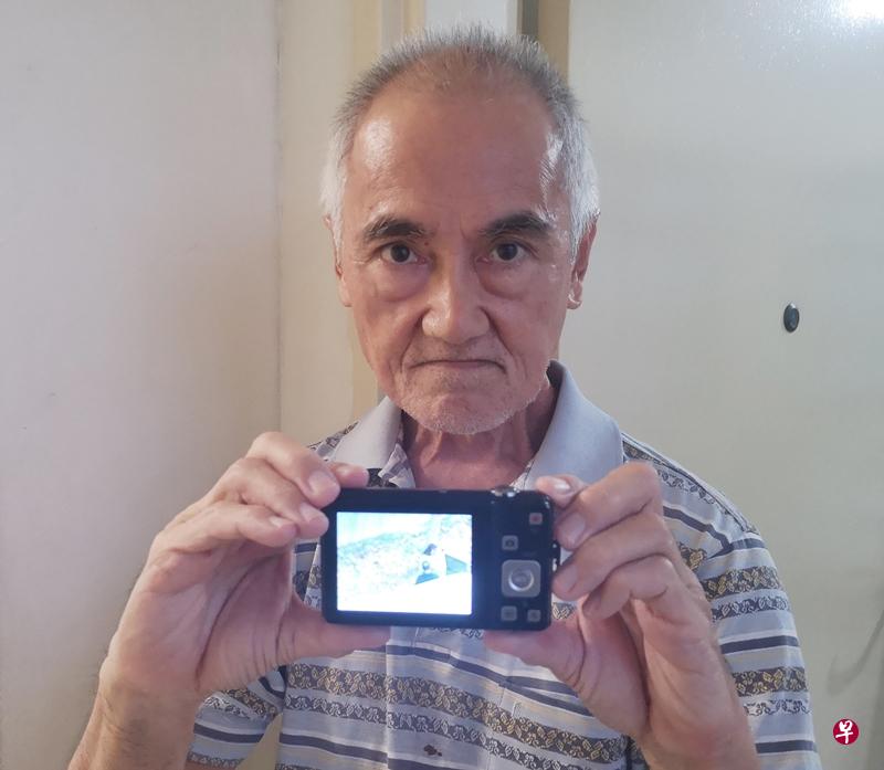 陈先生向记者出示拍到一名男子下车后,四次往地上丢水瓶、纸巾、烟蒂等垃圾。(项慧菲摄) 陈先生向记者出示拍到一名男子下车后,四次往地上丢水瓶、纸巾、烟蒂等垃圾。(项慧菲摄)